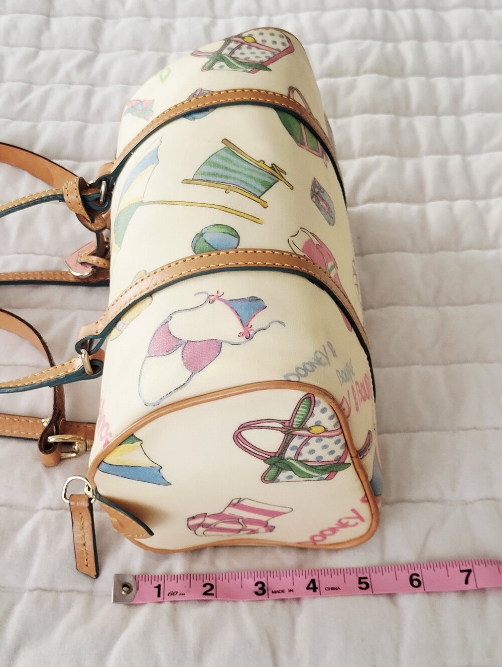 Dooney & Bourke Cream Barrel Crossbody with Multicolor Beach Print Rainbow Zip - Picture 8 of 16